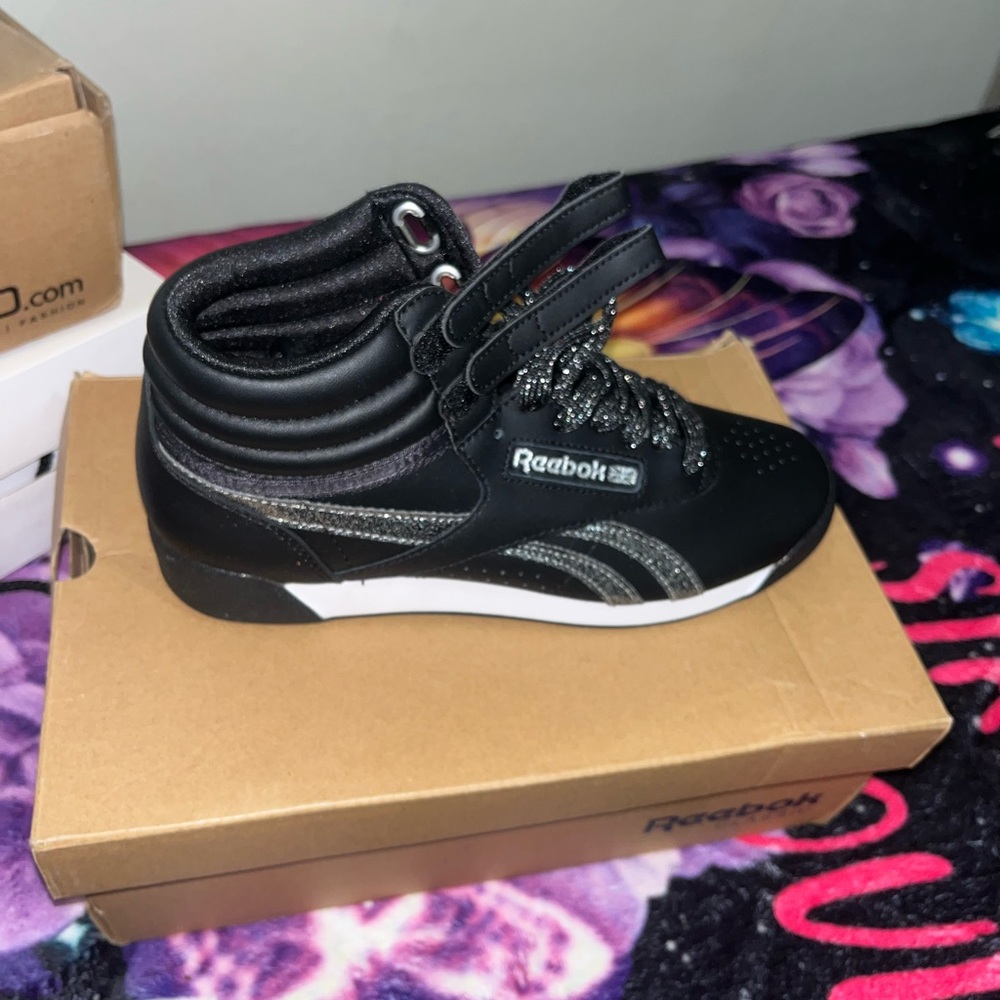 Black Reeboks - Picture 2 of 6